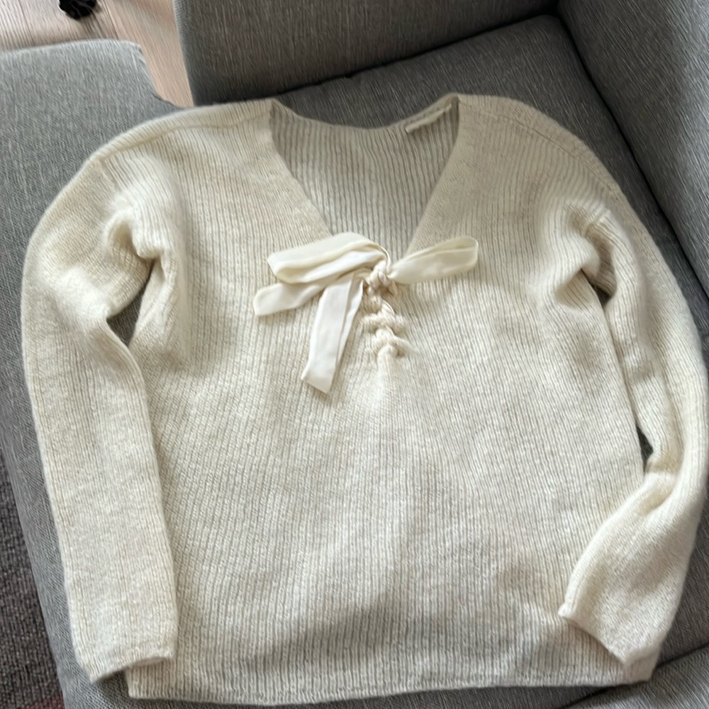 Sezane, mohair creme v-neck sweater xsmall boxy fit, worn Handful of times